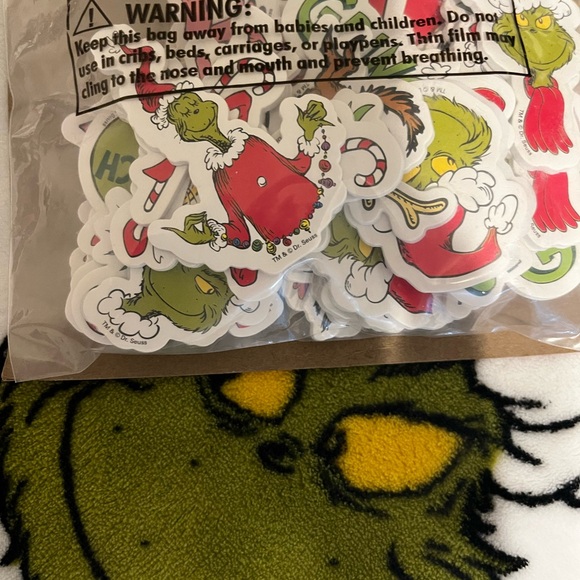 The Grinch Foam Shapes 36PCS - Picture 2 of 3